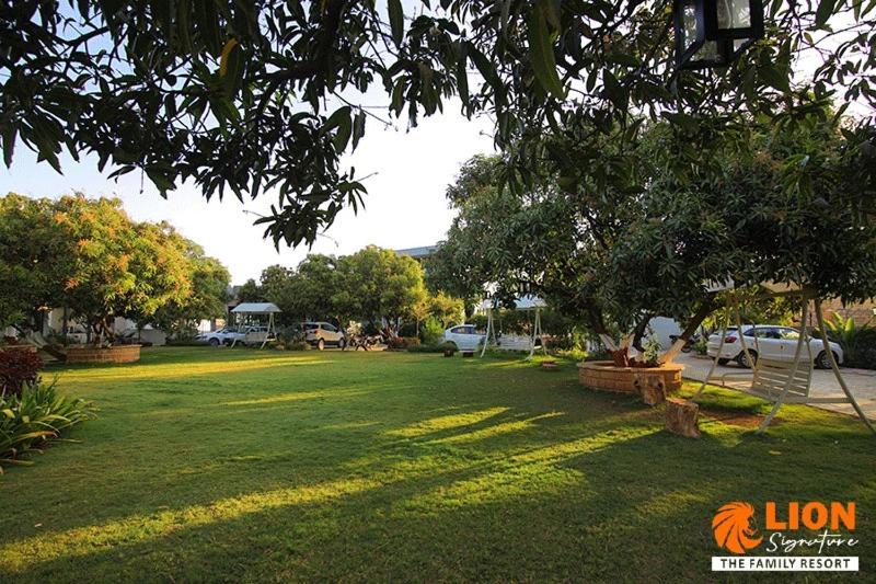 Lion Signature Family Resort Szaszan Gir Kültér fotó