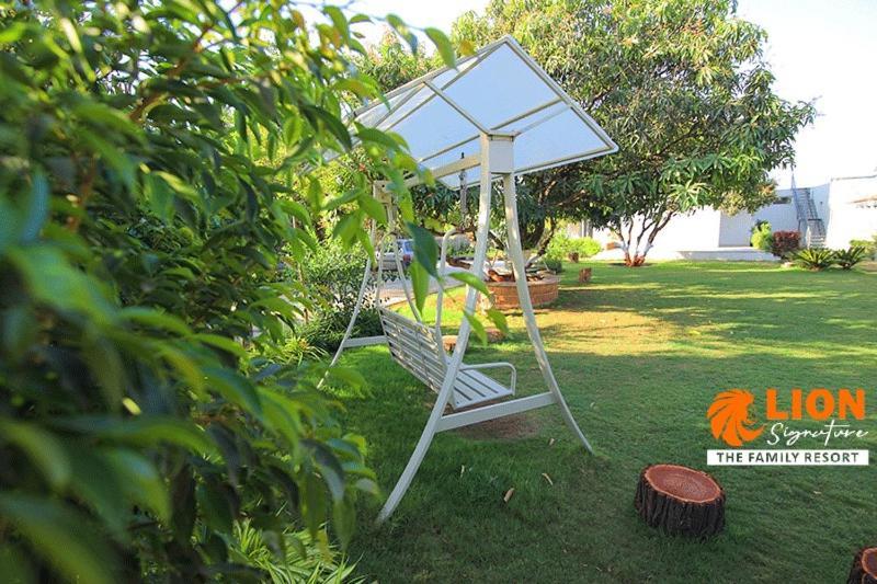 Lion Signature Family Resort Szaszan Gir Kültér fotó
